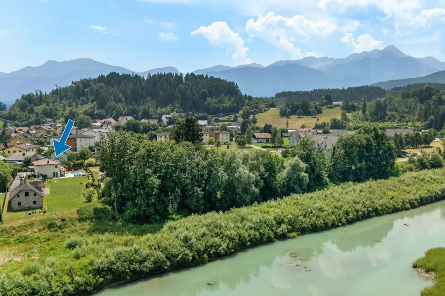 Wohnhaus mit Pool in ruhiger Lage