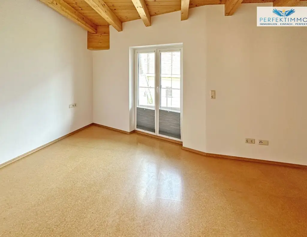 Zentrale 4-Zimmer-Wohnung im Dachgeschoß