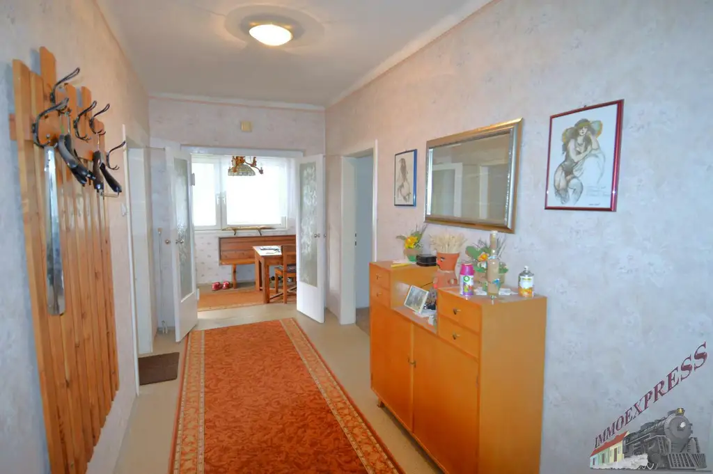 Ein-/ Zweifamilienhaus auf 1.490 m² mit Einliegerwohnung und Garage - Sackgasse
