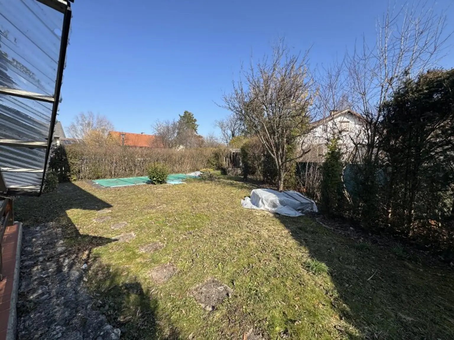 Sonniges Blockhaus mit Pool, Balkon & Gartenidylle in Sollenau
