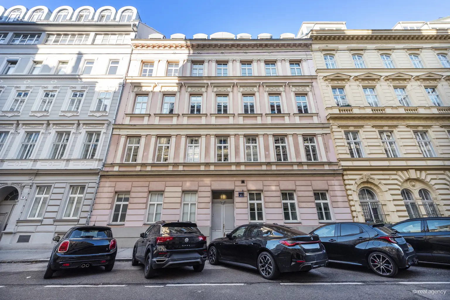 SERVITENVIERTEL - viel Wohnung auf wenig M²- und dann auch noch eine Terrasse im Regelgeschoß!