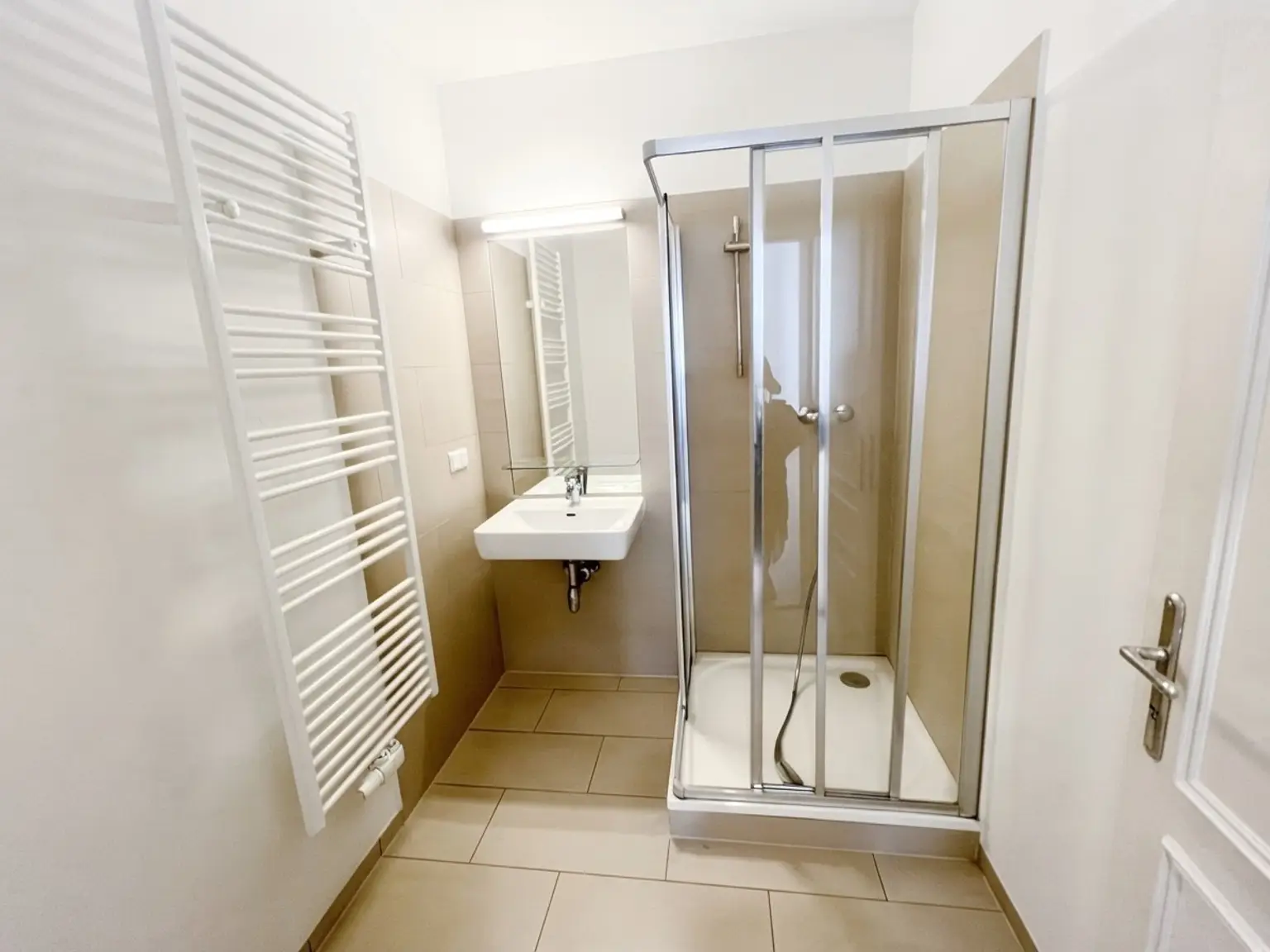 UNBEFRISTET: Nette Altbauwohnung in Top Lage