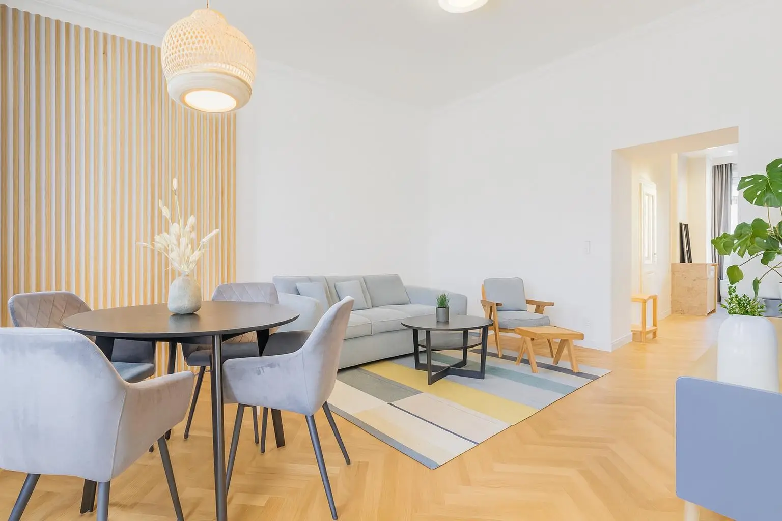 Wohnzimmer - Blick Richtung Küche