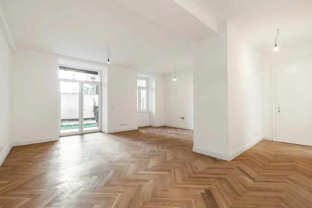 Traumhafte Gartenwohnung im Luxus-Altbau! Erstbezug mit 3-Zi. und 2 Terrassen!