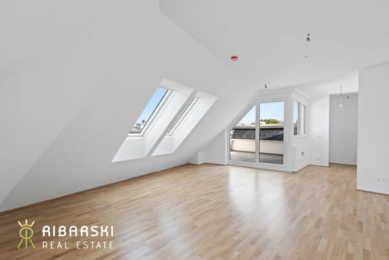 Wohnen in Verbundenheit - Charakterwohnung mit uneinsehbarer Dachterrasse - provisonsfrei, inkl. 2 TG Plätze