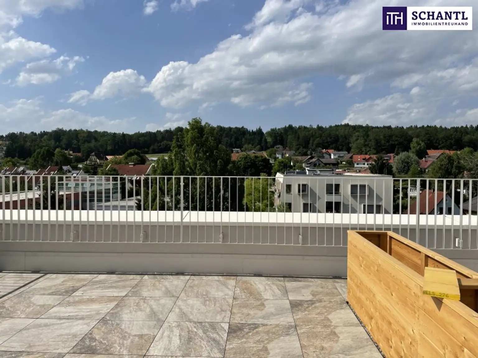 RIESIGE DACHTERRASSE + HOCHWERTIGE AUSSTATTUNG + SÜD/WEST Ausrichtung! + Tiefgarage! Nur 7 Min. von Graz entfernt!!