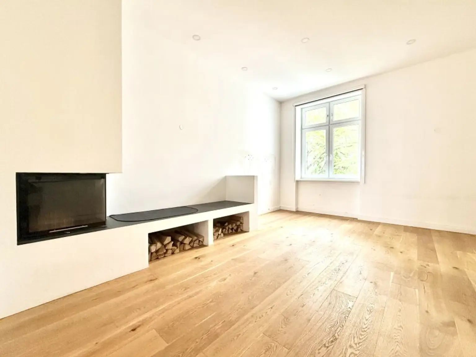 TOP LAGE SIEVERING: Sonnige, kernsanierte Wohnung I Kochinsel & Kamin I Fußbodenheizung & Sonnenschutz I großzügiges & helles Badezimmer I nähe Obkirchergasse