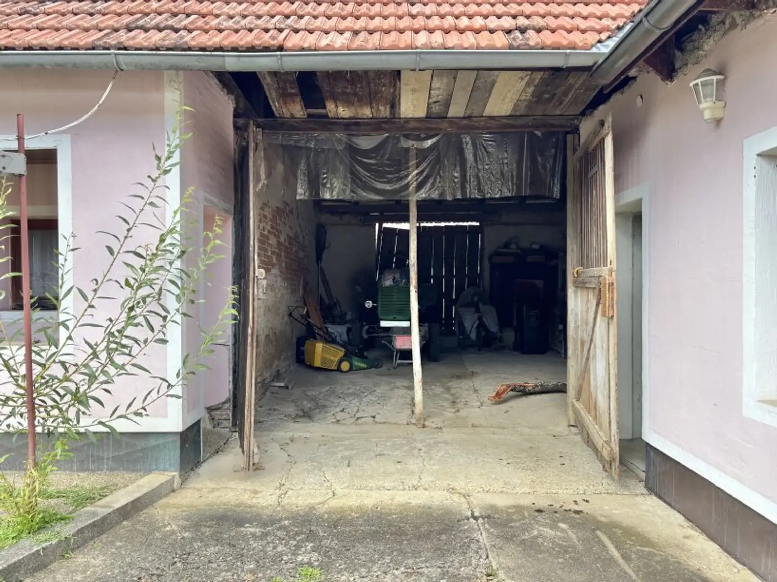 ** GARTENTAGE ** ren.bed. Landhaus mit bezauberndem Grundstück !! Ca. 7.200m 2 Wald inklusive !!