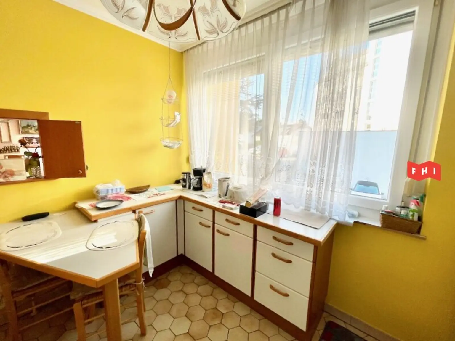Südwestseitige 3 Zimmer Eigentumswohnung mit Loggia, Klimaanlage, Autoabstellplatz & PV-Balkonkraftwerk.