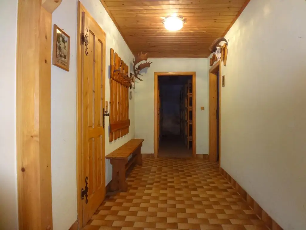 GROSSES LANDHAUS MIT SCHÖNEM GARTEN!