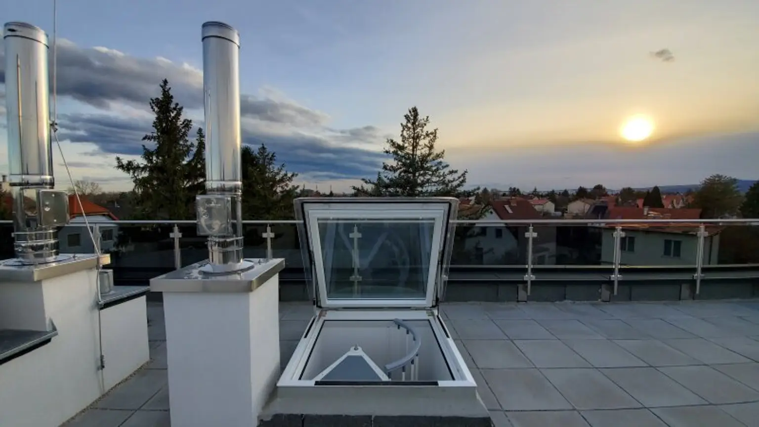 Zinshaus mit 5 Wohneinheiten, 5 KFZ Garagenplätze, Balkone, Garten (vermietet)