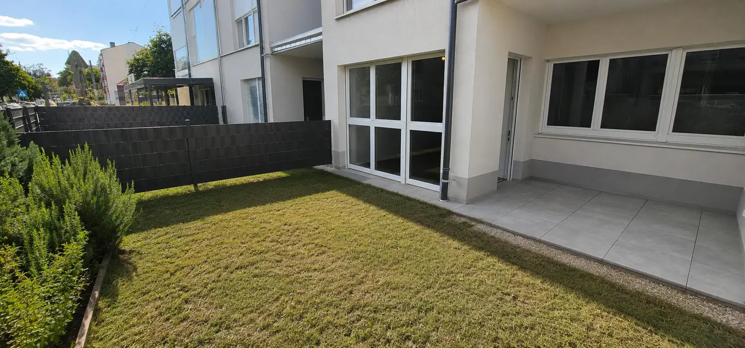 Garten mit Terrasse 2. Aufnahme