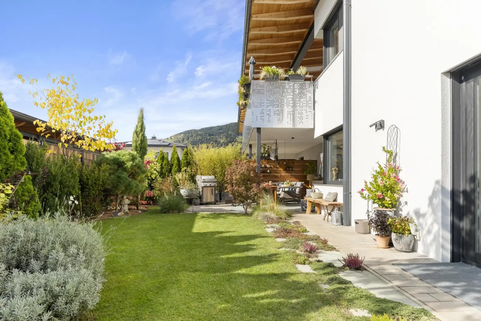 Exklusive Maisonette mit Gartenrefugium und Penthouse Panoramaterrasse - Minuten vom Millstätter See – Ihr Ort der Ruhe, Kraft und Lebensfreude