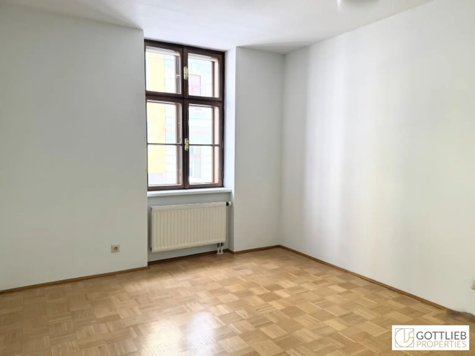 Bestlage beim Hamerlingplatz! Lichtdurchflutete 3-Zimmer-Altbau-Wohnung in saniertem Vorstadthaus inklusive zwei Garagenplätze