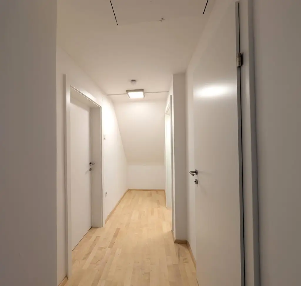 Liebevoll saniertes Einfamilienhaus in Ruhelage m. Doppelgarage - wartet auf Ihren Einzug