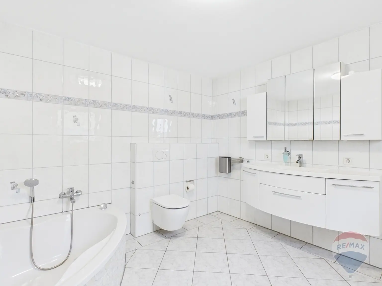 Badezimmer im Erdgeschoss