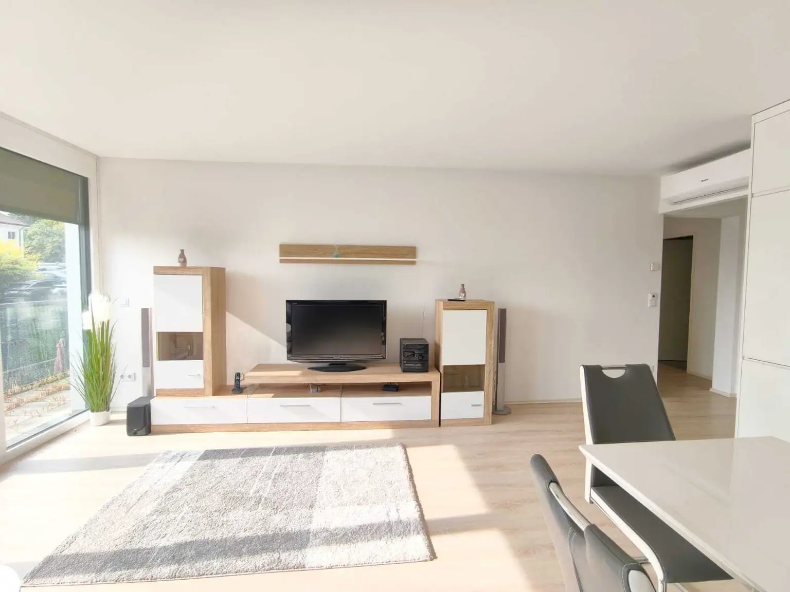 Moderne 3 Zimmerwohnung inkl. Balkon + 2 Garagenplätze!