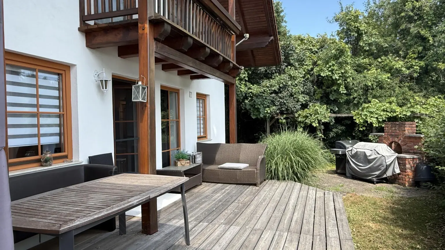 Ostterrasse mit Grillplatz