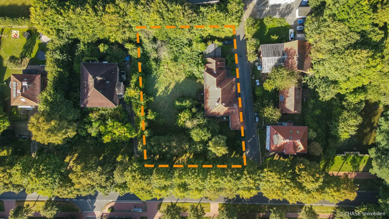 Vogelperspektive - gesamtes Grundstück, Straßen Ausrichtung (gezeichnet)
