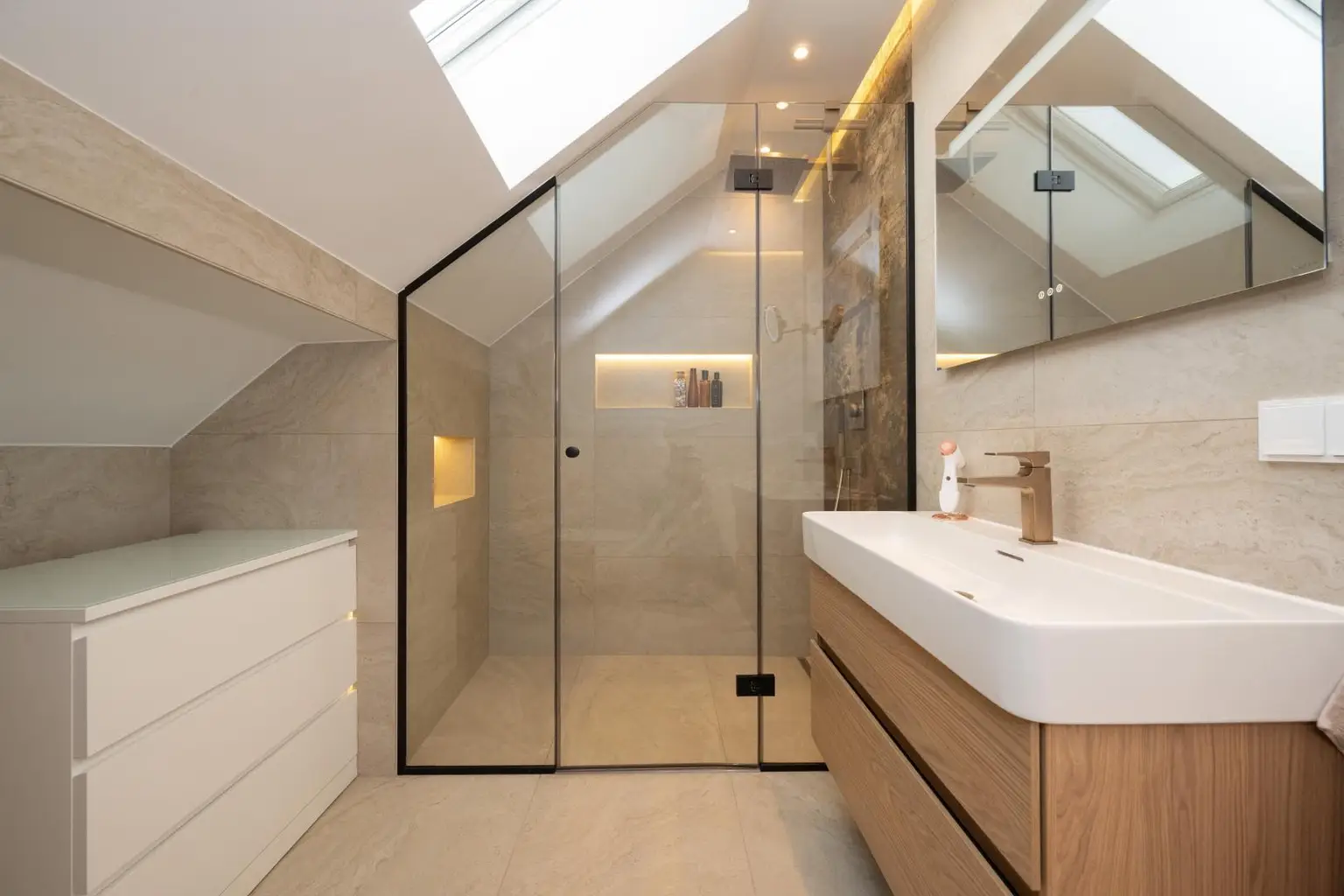 Badezimmer (DG)
