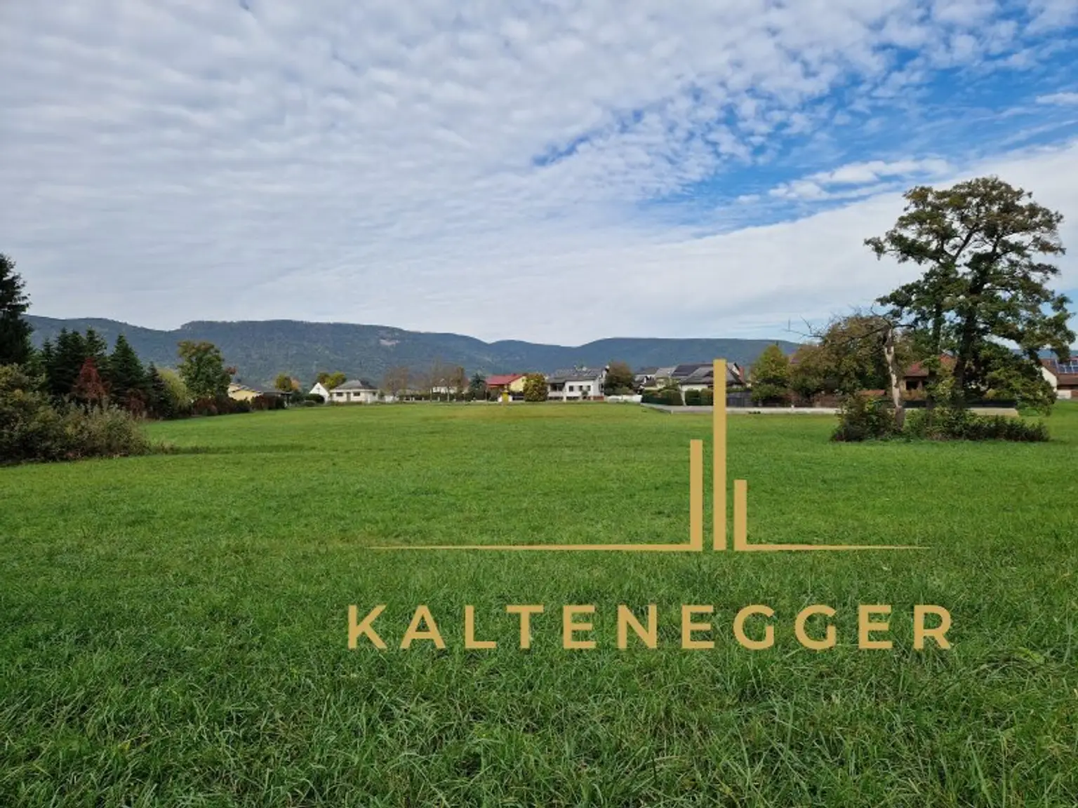 Traumhaftes Grundstück mit atemberaubendem Berg- und Fernblick!