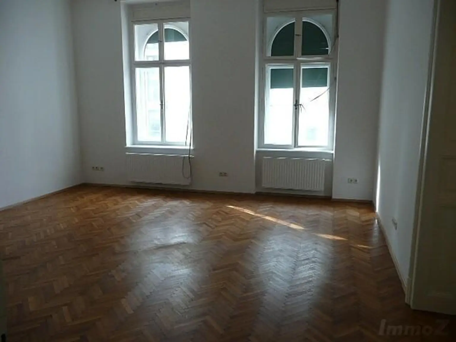 Provisionsfrei: traumhafte Altbauwohnung in ruhiger Seitengasse bei TU