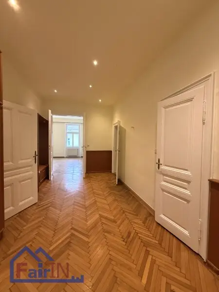 NEU PREIS***ZU VERKAUFEN***Altbaucharme trifft Stadtleben – großzügige 4-Zimmer-Wohnung  nahe Rochusmarkt***