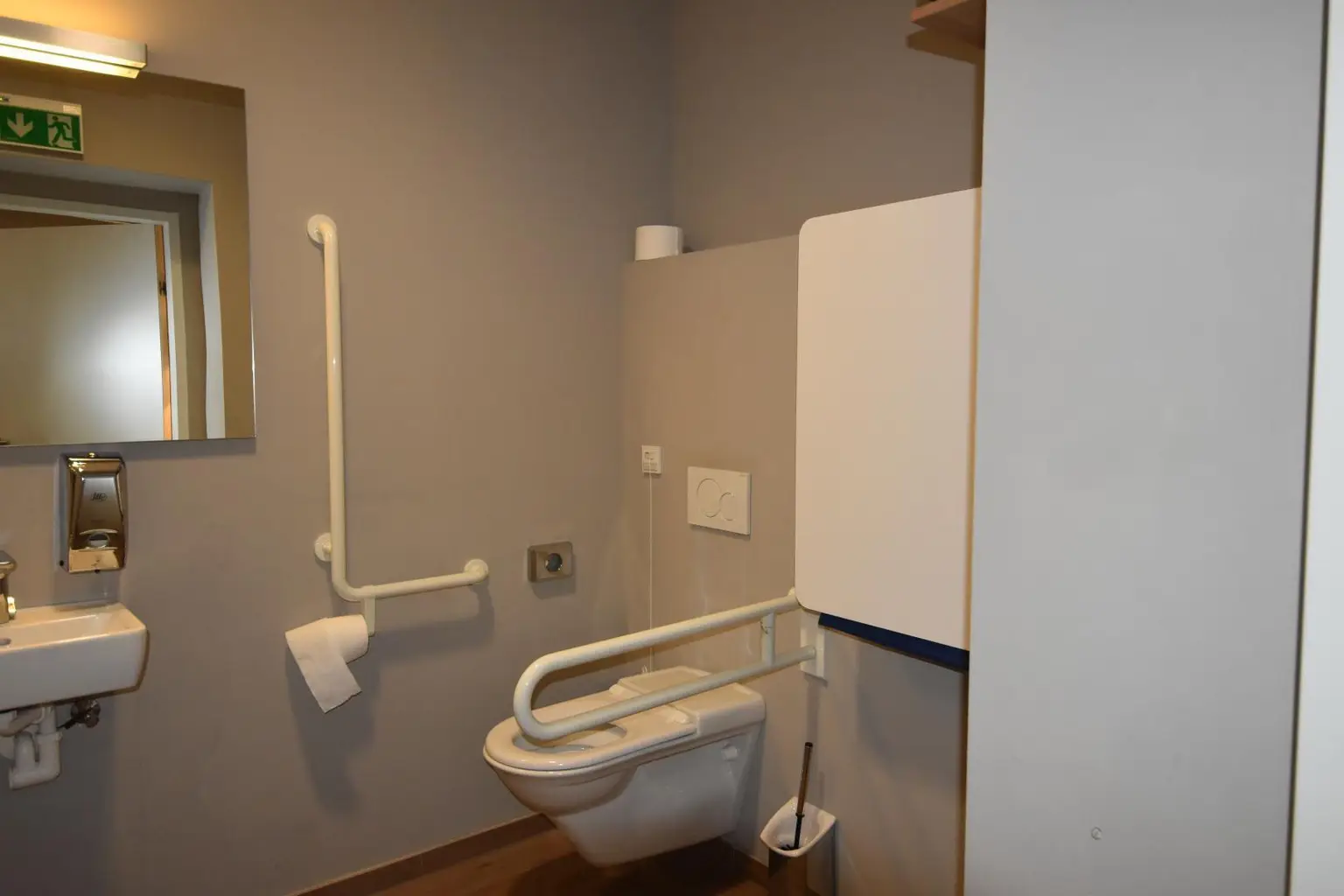 rollstuhlgerechtes WC