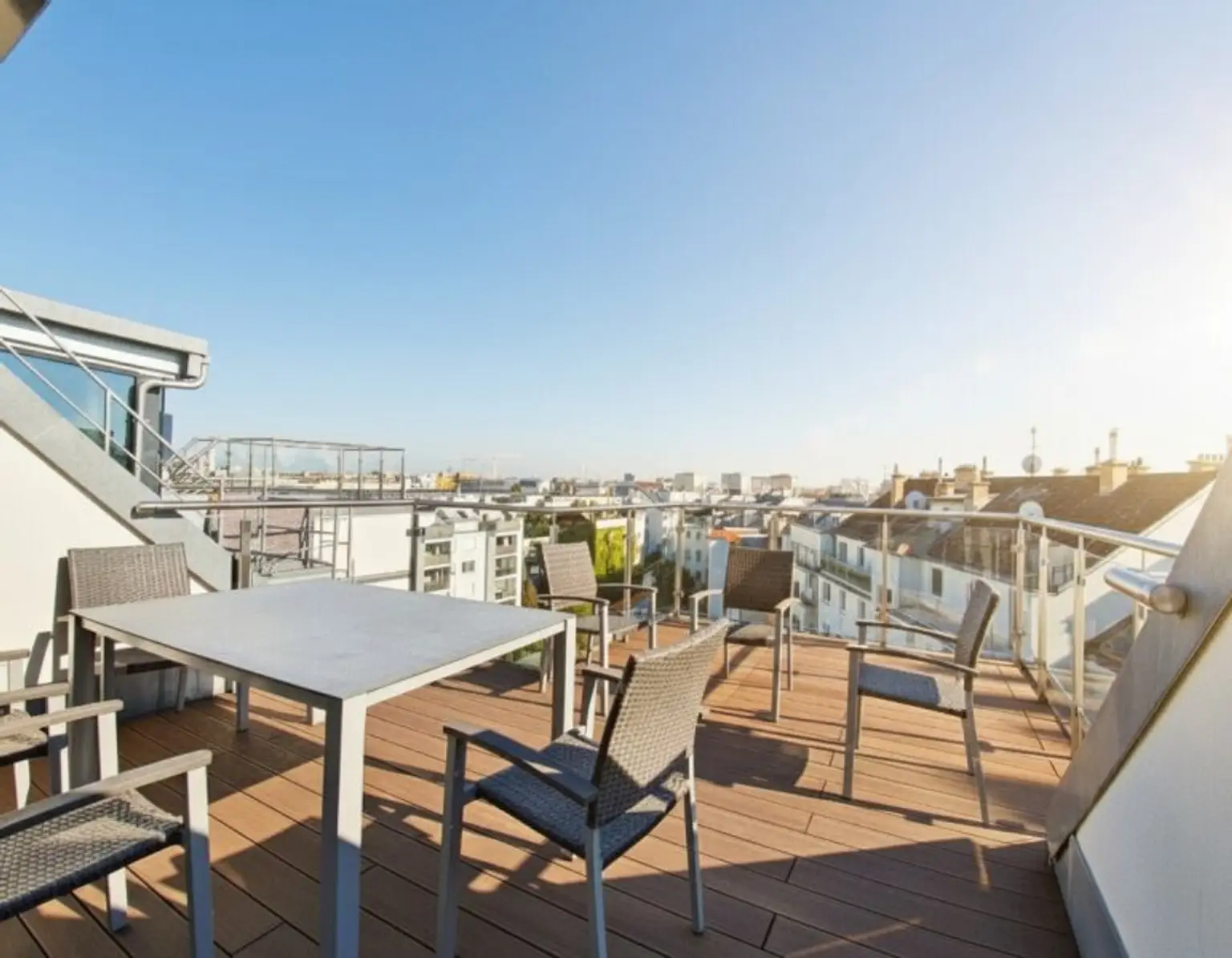 große 16 m² Terrasse
