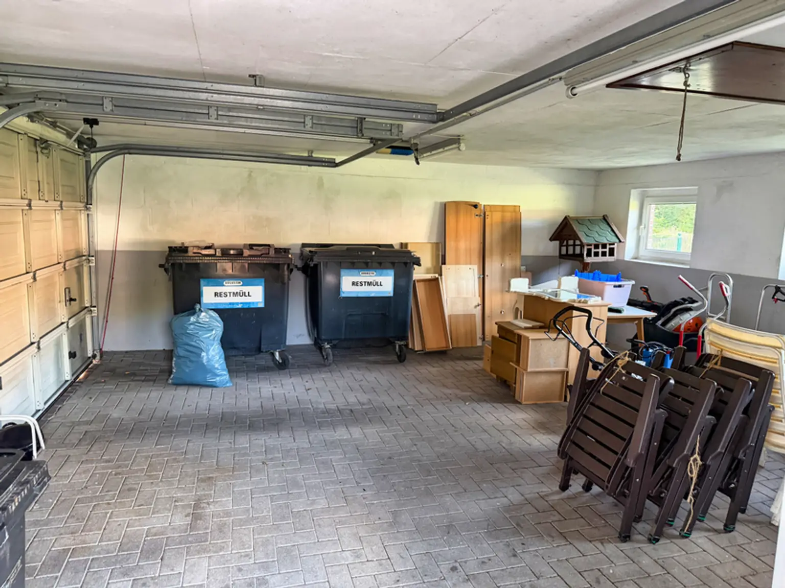 Mitten im Ort! Einfamilienhaus auf großzügigem Grundstück!