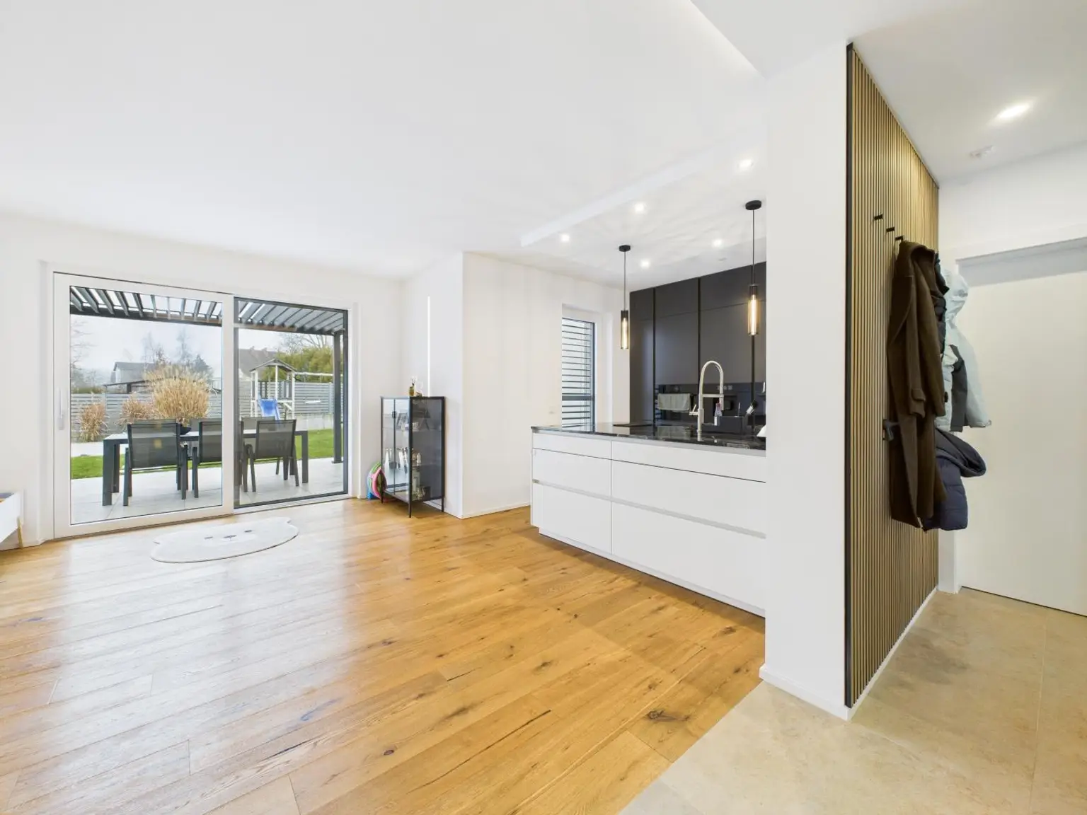 Wohn- und Essbereich 1