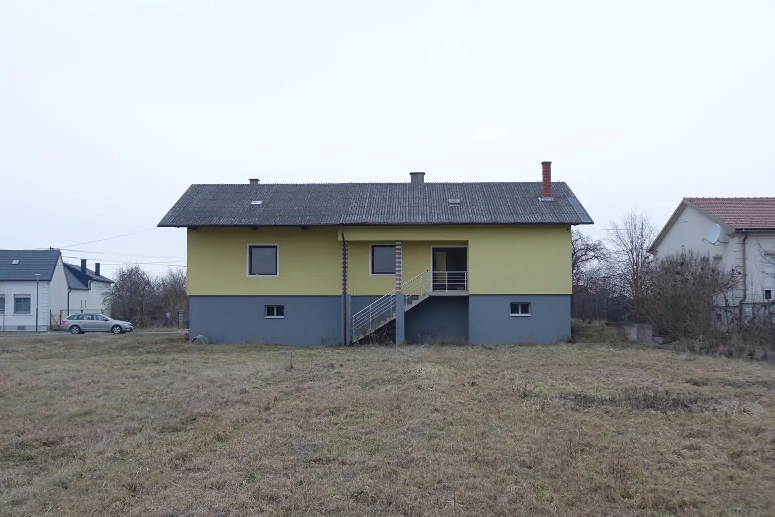 Ansicht vom Grundstück