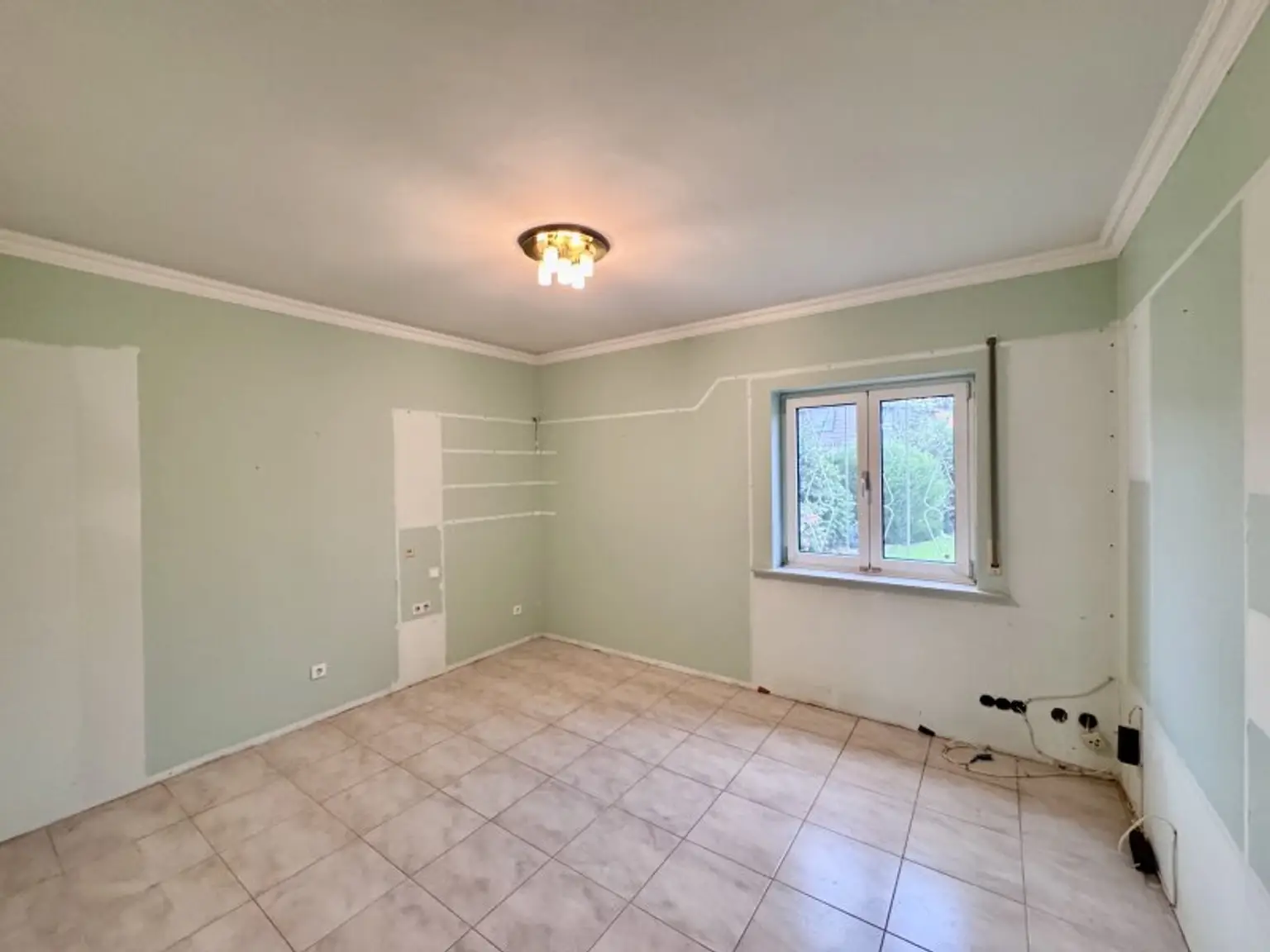 IHR NEUES ZUHAUSE - GROßZÜGIGES EINFAMILIENHAUS MIT SWIMMINGPOOL IN FLORIDSDORF