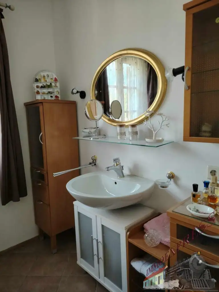 Großzügig gebautes Einfamilienhaus (Baumeisterhaus) auf 950m² Grund - nur ca. 25min nach Wien!