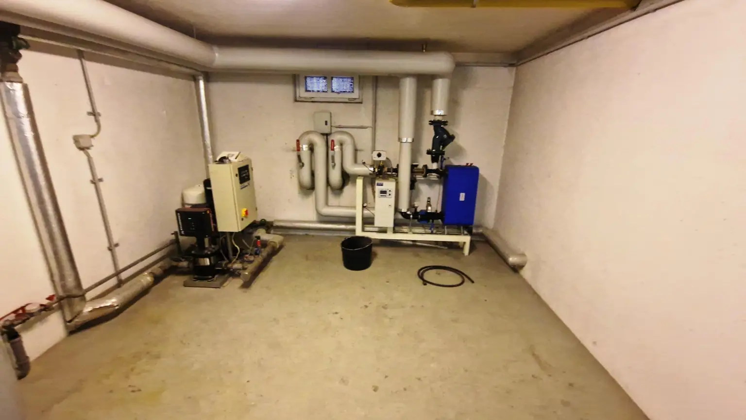 Stiegenhaus und Heizung mit Fernwärme (6)