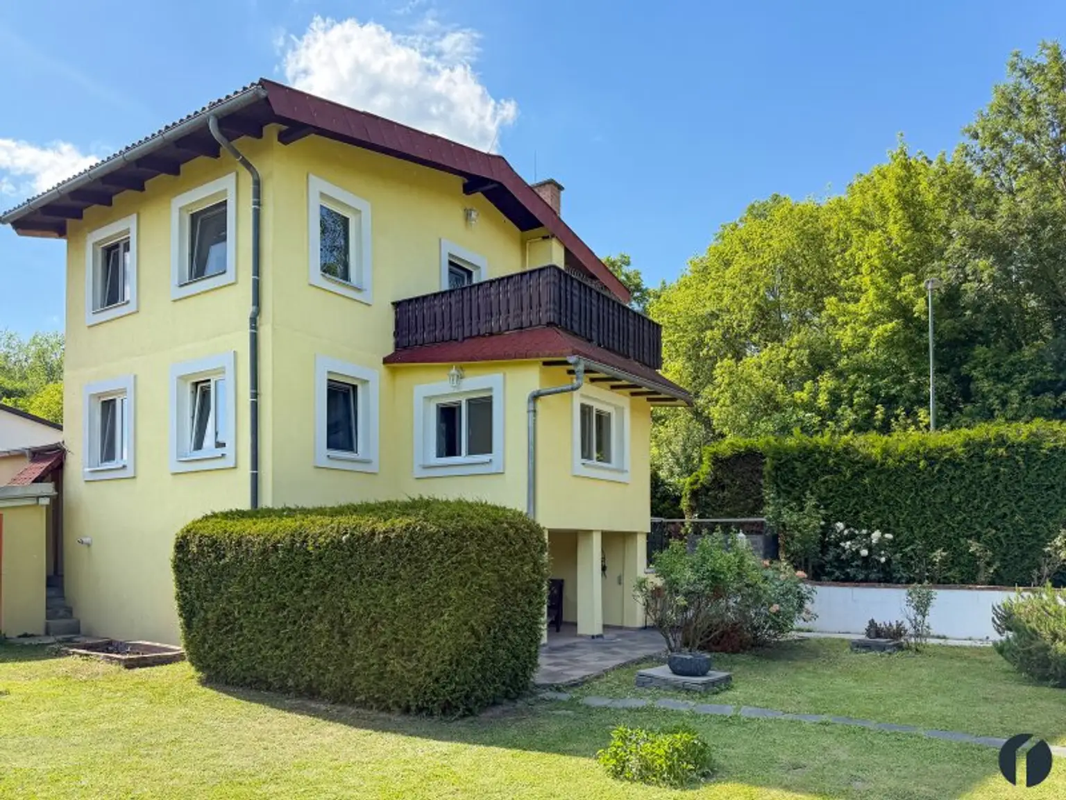 Ein Haus zum Wohnungspreis: viel Platz, Garten und Pool inklusive