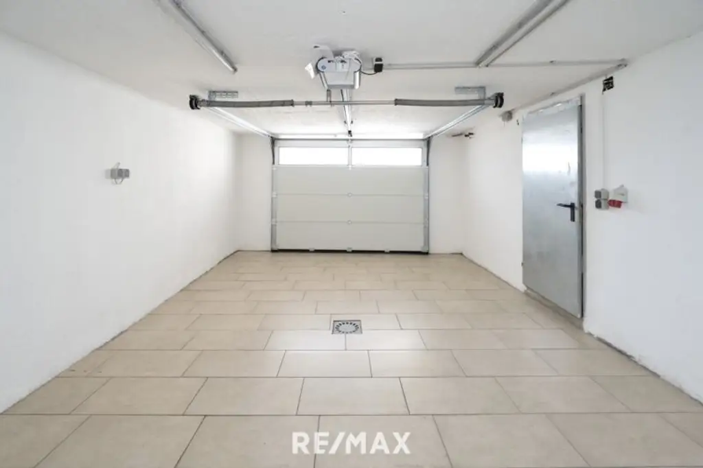 Voll unterkellertes Zweifamilienhaus mit Garten, Carport & Garage in sonniger Zentrumslage von Bad Hall!