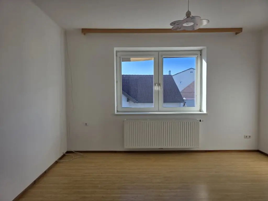 „NUR 25 MINUTEN von WIEN!“ EIN- ODER ZWEIFAMILIENHAUS – schönes ECKGRUNDSTÜCK