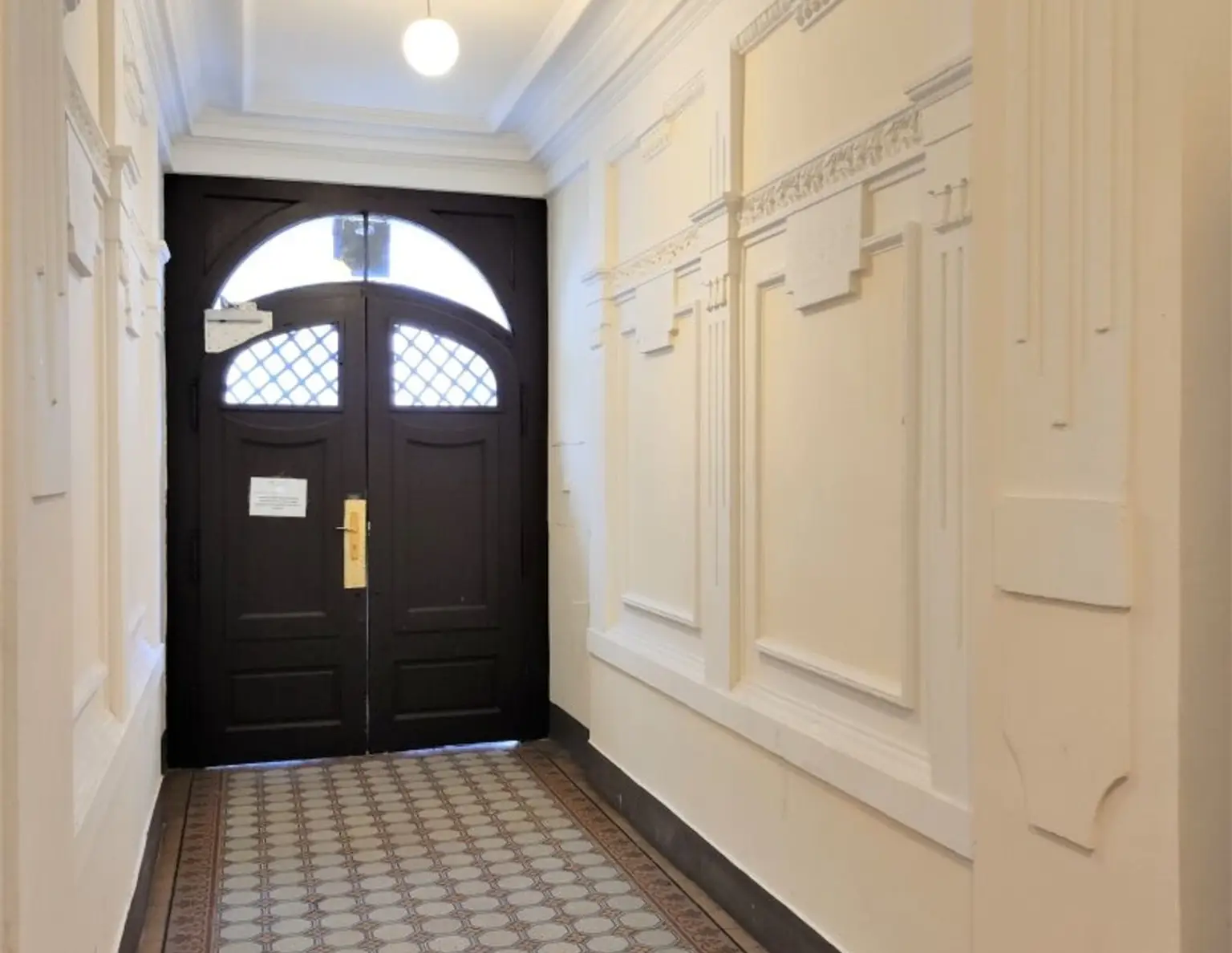 Wunderschönes Mittelzinshaus in bester Lage mit ausbaubarem Rohdachboden -- Perfekt auch für Eigennutzer