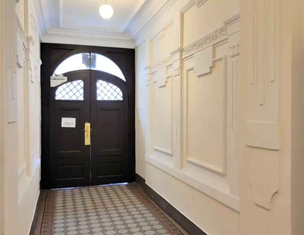 Wunderschönes Mittelzinshaus in bester Lage mit ausbaubarem Rohdachboden -- Perfekt auch für Eigennutzer