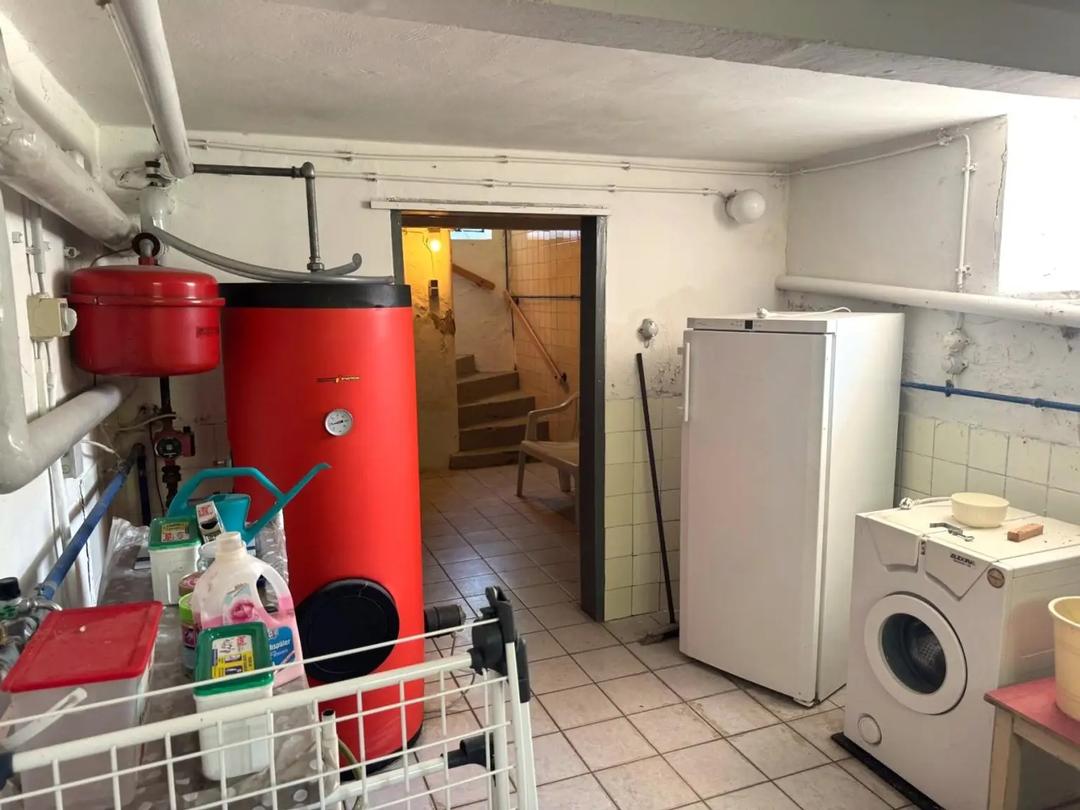 "Einfamilienhaus mit 2535m² großem Grundstück!"