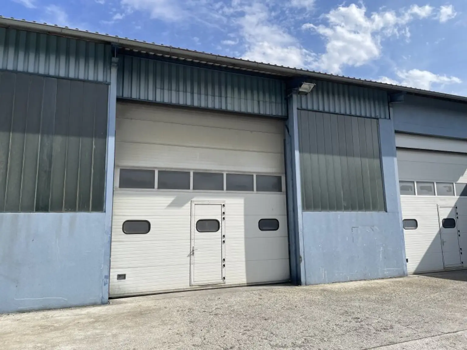 800 m² HALLEN FÜR LAGER/WERKSTATT UND 1.100 m² AUSSENFLÄCHEN NÄHE SIEGENDORF/EISENSTADT!