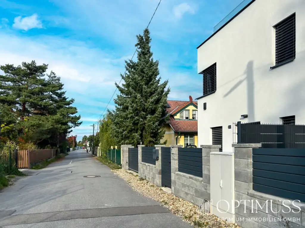 Moderne Doppelhaushälfte mit Terrasse, Pool , Garten & hochwertiger Ausstattung - Exklusives Wohnen in Gerasdorf !