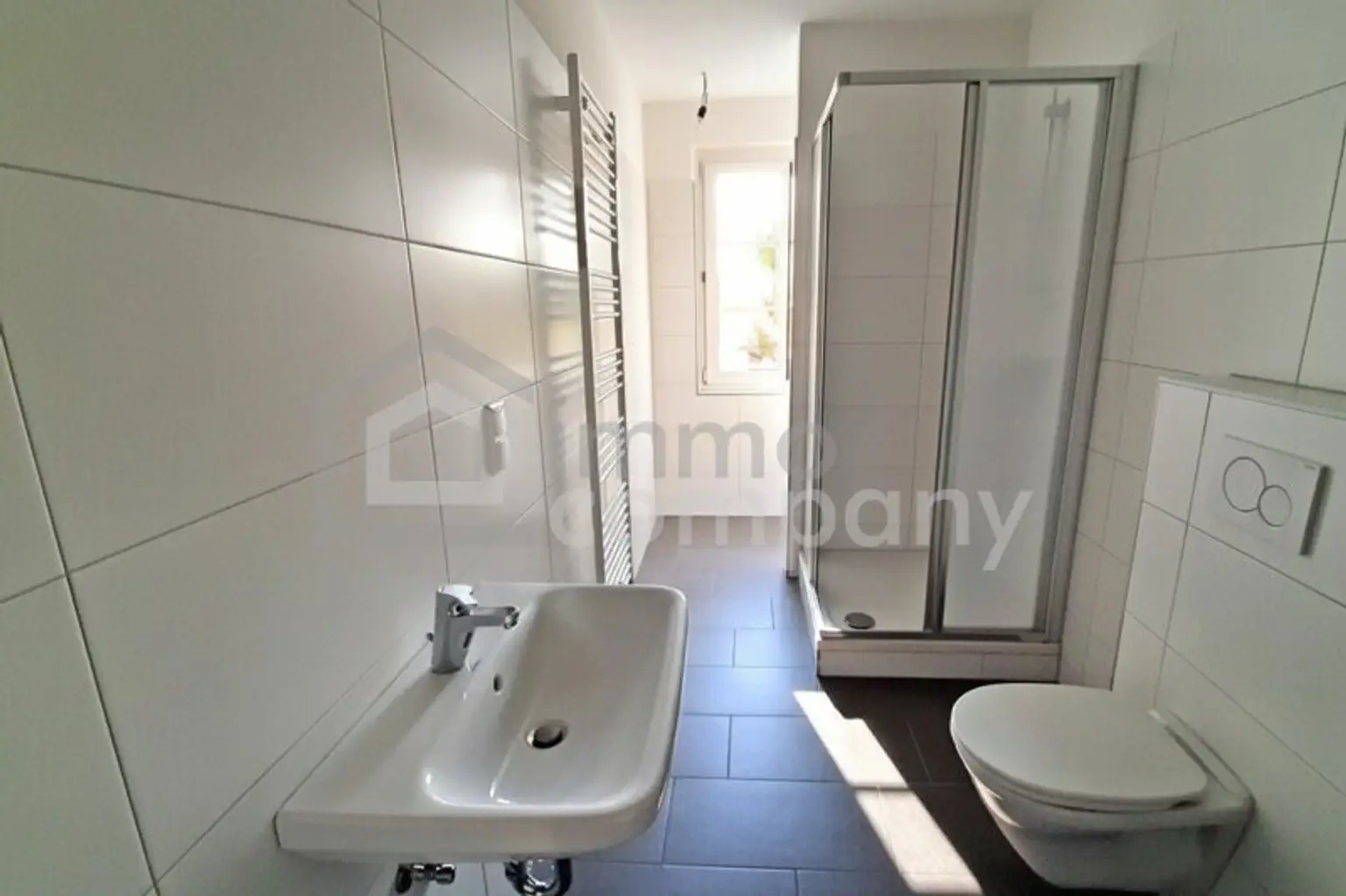 Provisionsfrei für den Mieter!  ----  Spitzen Single-Wohnung mit super Sonnen-Terrasse