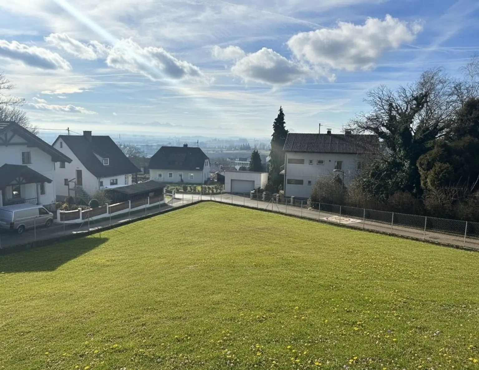 Zweifamilienhaus inkl traumhaftem Baugrundstück mit Fernsicht bis in die Berge