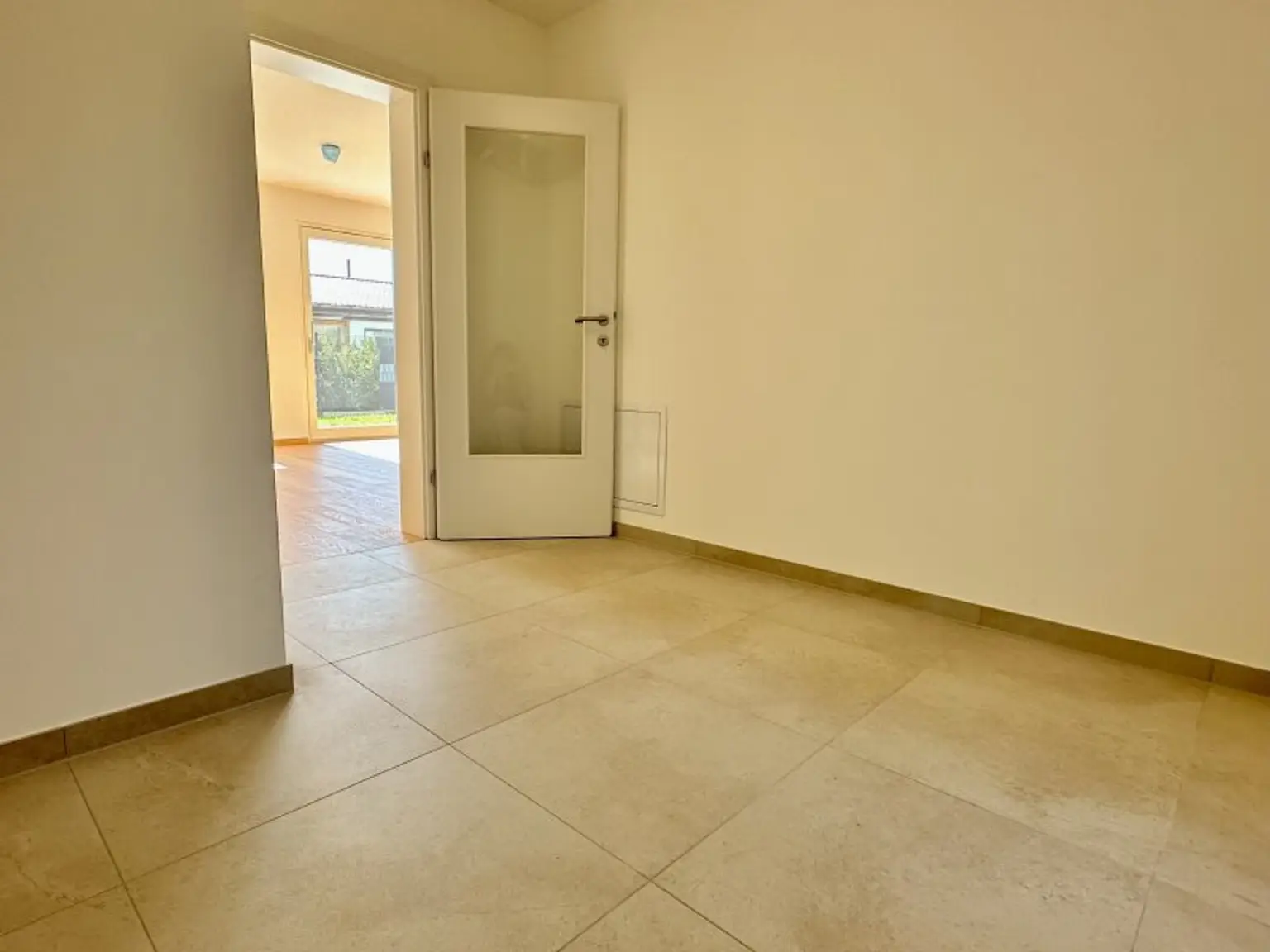 Moderne Doppelhaushälfte inkl. Stellplatz! Grünruhelage Nahe Lobau! Gute Anbindung in die Innenstadt! Provisionsfrei für den Käufer