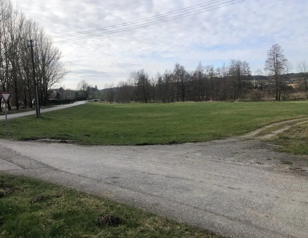 Grundstück mit Widmung "MB" (eingeschränktes gemischtes Baugebiet) in Raab
