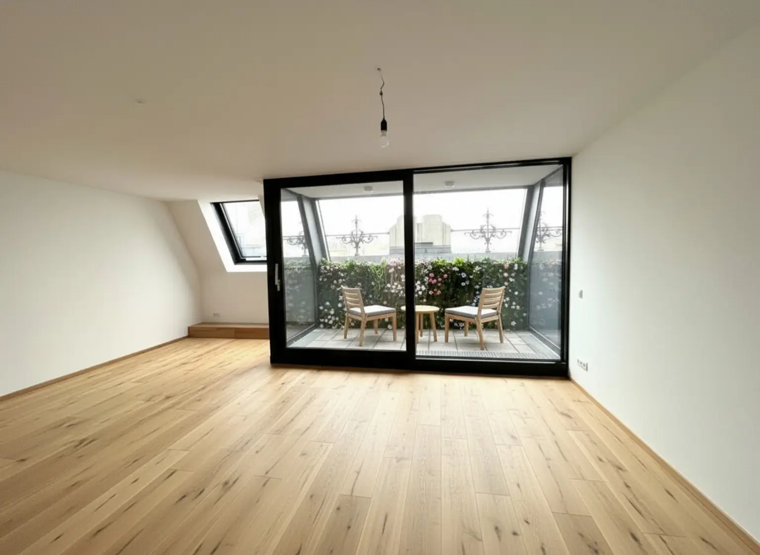 UNBEFRISTET: Klimatisierte Dachgeschosswohnung mit Balkon und Loggia