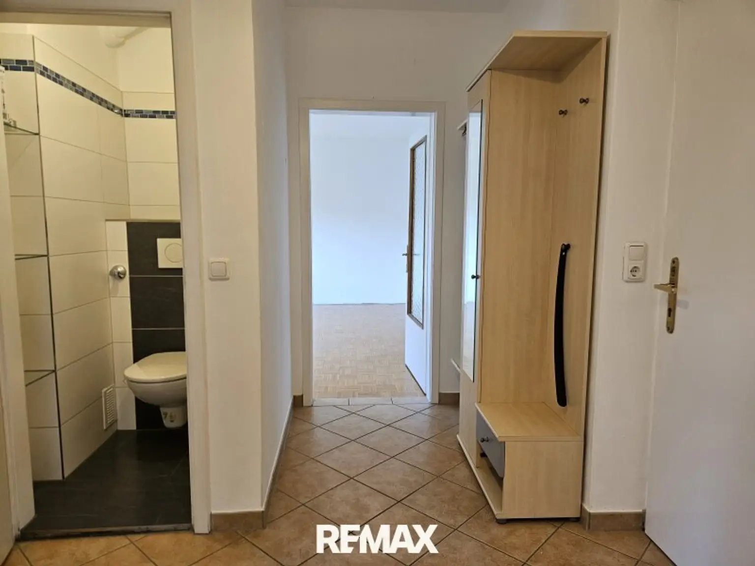 Vorraum und WC