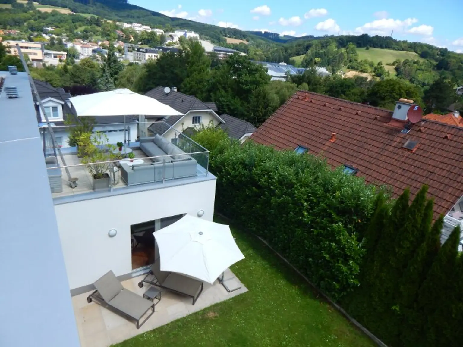 "Wohntraum" Villa mit Pool - Fernblick und direkten Zugang zum Wald